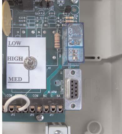 - 3 valves per decoder There is also a sensor input (N.C.), an alarm output (N.C.-C-N.O.) and an RS232 port for connection to a PC (see the image on the side).