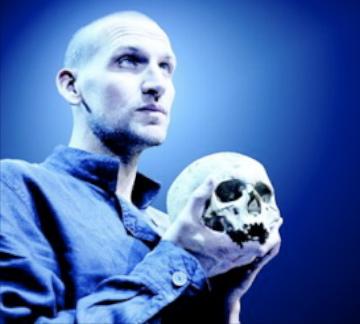 A BRIEF INTRODUCTION TO HAMLET Hamlet is a play that has fascinated audiences and readers since it was first written in around 1601-1604 The play centers on Hamlet s decision whether or not to avenge