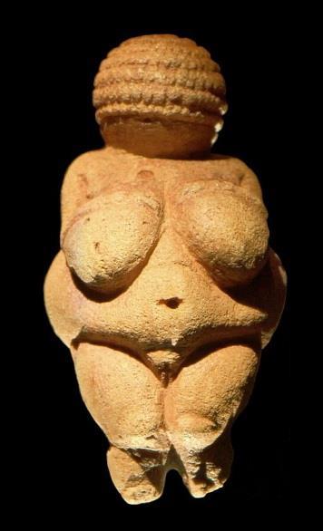 5. UPODABLJANJE ČLOVEŠKEGA TELESA Prva oblika upodobljenega ženskega telesa se pojavi v času paleolitika, vendar le v simboličnem pomenu (npr. kipec boginje plodnosti Willendorfska Venera).