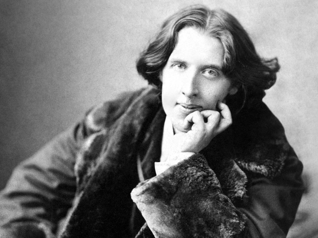 5 A NOISE WITHIN 2018/19 REPERTORY SEASON Fall 2018 Study Guide A Picture of Dorian Gray ABOUT THE AUTHOR: OSCAR WILDE Oscar Wilde was born on October 16, 1854 in Dublin to Sir William Wilde and Lady
