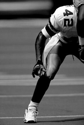 Monochromatic photography Motion photography NFL photography can be reproduced in black and white,