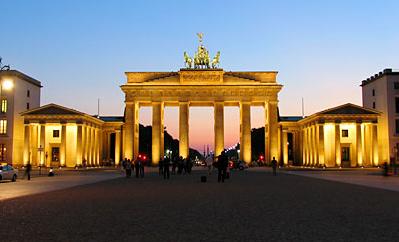 See the Alexanderplatz and TV tower, Brandenburg Gate, Victory Column, Reichstag, Postdamer Platz, Unter den Linden,