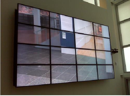 each display its own video source and synchronize them?