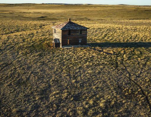 INTERVIEW Andrew Moore By Lyle Rexer The late novelist Kent Haruf said of Andrew Moore s most recent book, Dirt Meridian (Damiani 2015), that it understands the sacredness of the Great Plains.