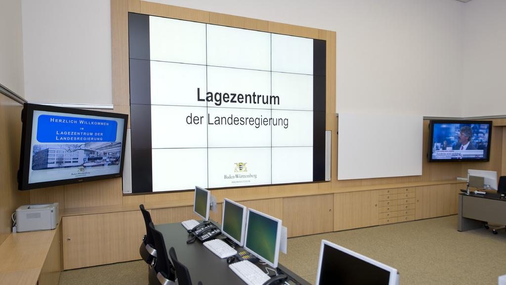 Situation Rooms Ministry of Interior Stuttgart Crisis Room Stuttgart, Baden-Württemberg, Germany eyevis LCD Video Wall (3x4 of 55") A Situation Room is usually a back-up room to a main control room,