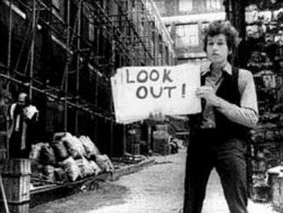 The Rockumentary and the romantic artist The first mainstream rockumentary, Don t Look Back directed by Pennebaker, was released in 1967.