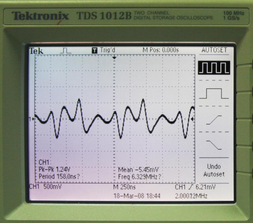 Figure 4-2 Pattern generated from DAC Channel-B is displayed on an oscilloscope. 4.2 A/D and D/A Converter Performance Evaluation This section illustrates the steps to evaluate the performance of A/D and D/A converter on ADA, based on the data collected from DE2-70.