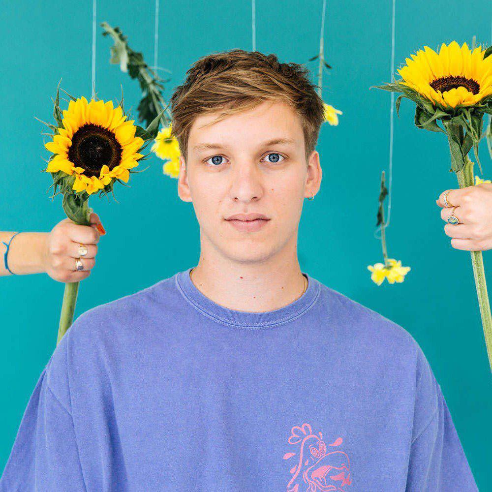 b George Ezra - Shotgun Homegrown alligator, see you The sun it changed in the Architecture unfamiliar I could get to this flies by in the yellow and green Stick around and you ll see what I mean