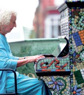 Leeds Victoria Leeds 17 AUGUST - 16 SEPTEMBER 2018 This summer, the Leeds Piano Trail will fill the city centre with the sound of live music!