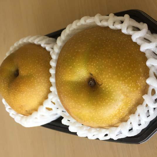 Awa Shoku: Nashi, Golden Globes of Autumn By Lance Kita C risp and juicy, Japanese pears (nashi 梨 ) herald the coming of autumn and the start of the fall fruit harvest season.