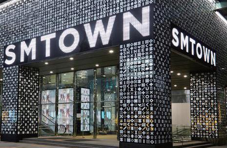 SM Entertainment SM TOWN is a 6-story enter-mall, where you can view SM star-related content and purchase idol goods.