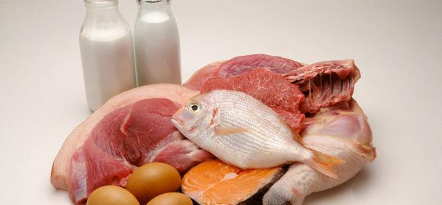 Sursele de proteine pot fi: - de origine animală : carne, peşte, produse lactate, ouă - de origine vegetală : soia şi produsele din soia (ex: