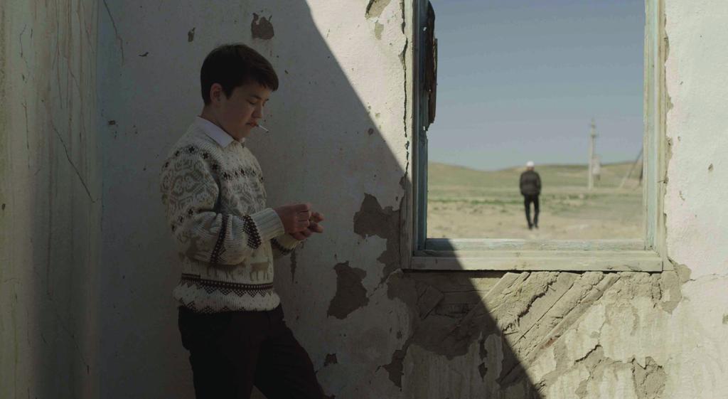 SYNOPSIS Mid-90s in Kazakhstan, a time of a deep economical crisis Zharas carries bags of flour to feed his family.