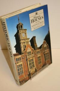 (YBP Ref: 2517/35 1-F1) 008846 10 TITLE: Historic Houses Of The National Trust AUTHOR: TINNISWOOD, Adrian PUBLISHED: The National Trust 1991 EDITION: 1st BOOK CONDITION: Very Good JACKET CONDITION: