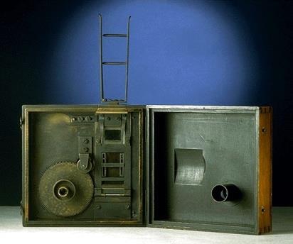 1897 Saksa teadlane Karl Ferdinand Braun konstrueeris esimese elektronkiiretoruga (CRT) kineskoobi (cathode ray tube scanning device).
