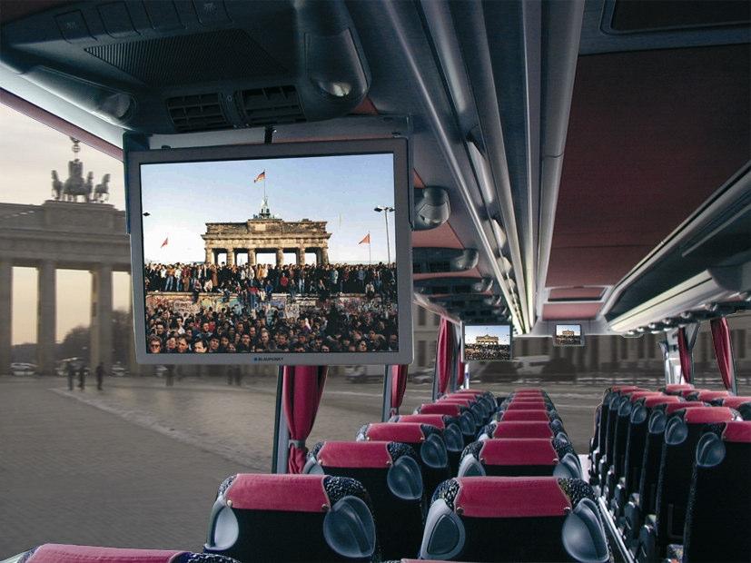 Videobustour: The Time Travel Shuttle A totally new tourism experience it s amazing that no one came up with this sooner (RBB Evening News, April 29, 2004) The Time Travel Shuttle makes Berlin s