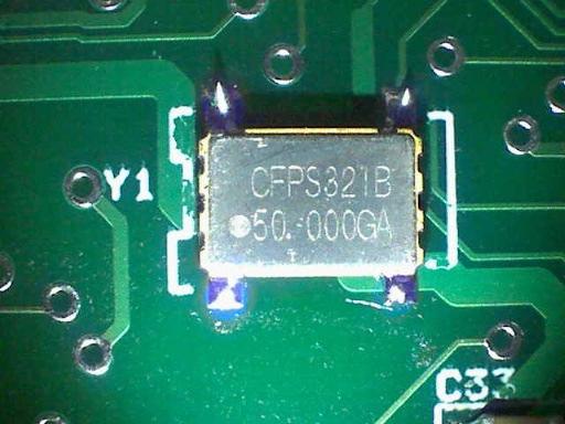 RAZVOJNA ENOTA 9 Tabela 2.1: Priključki LCD prikazovalnika OZNAKA DB4 DB5 DB6 DB7 RS R/W ENA FPGA PIN P70 P71 P78 P79 P95 P98 P94 Predloga priključkov LCD prikazovalnika (.