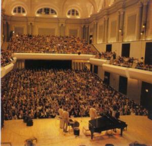 This concert hall is created in the former assembly hall at the UNI, keeping the upper walls and the ceiling intact.