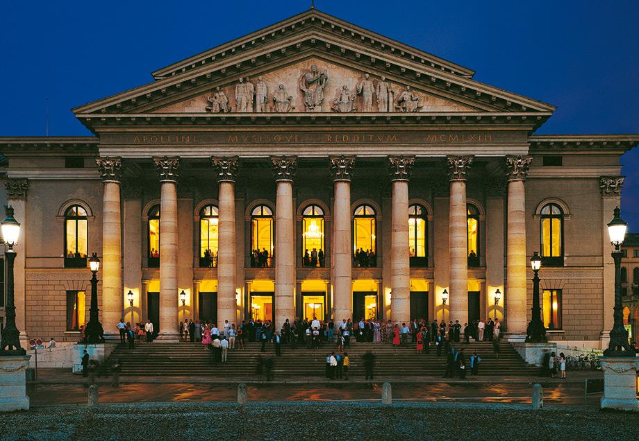 The opera house in Munich The Bavarian State Opera takes on esthetic challenges: It features dazzling performances of Mozart, Verdi and Wagner starring worldclass soloists.
