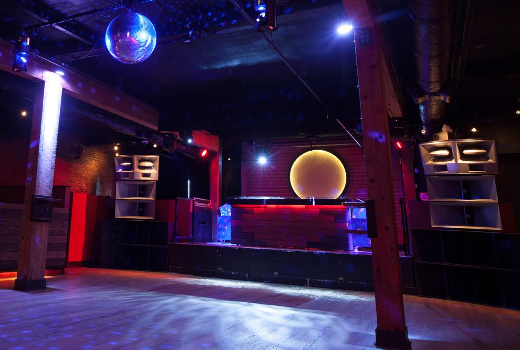 SOUND + DESIGN THE FUNKTION-ONE SOUND SYSTEM The world-renowned Funktion-One Sound system stands magnificently among the venue s exposed beams and gilded brick walls.