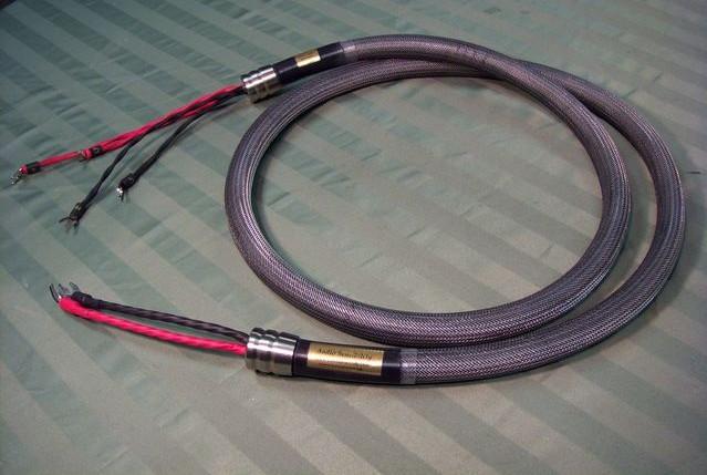 Matching bi-wire binding post jumpers are also available for use with any spade or banana plug terminated Single-Wire speaker cable.