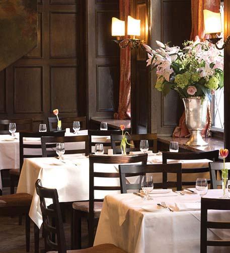 With its wood panelling and in the face of noblemen taken portraits of by Rembrandt it is an elegant setting for family celebrations as well as for business lunches.