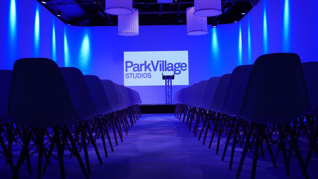 11.8m 11m 23.3m 7.3m 14.4m 9.1m 8.7m CONFERENCE PACKAGE The large conference package provides state of the art audio system, generic stage wash, full HD video system with delay screens.