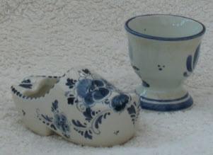 1436 Lot No: 1437 Delft china egg cup and Delft