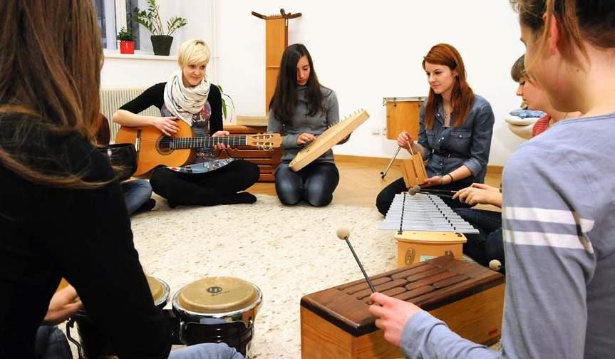 ABOUT music therapy in Austria According to the Austrian Music Therapy Act ( 6), Music therapy is an independent, scientific, artistic, creative and expressive form of therapy.