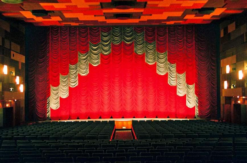 is the last singlescreen cinema in Vienna, and has the largest film hall in Austria. Originally opened in 1919 in the former exhibition hall of the k.