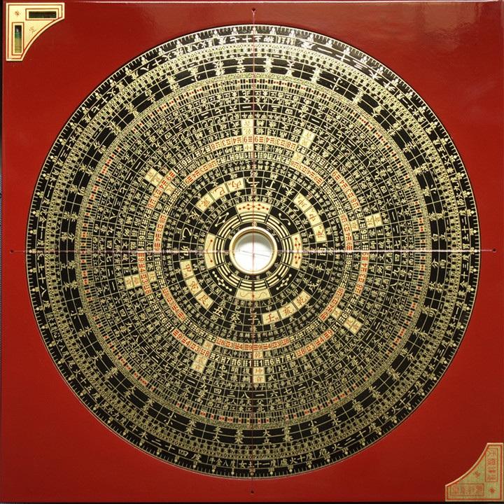 The Compass A feng shui compass is a specialized form of an ordinary magnetic compass.