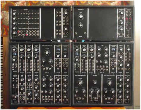 Yves MOS-LAB Modular GS: When did Arturia decide to make the quite unusual move from Software to Hardware and how did you get involved into Arturia s MiniBrute project?