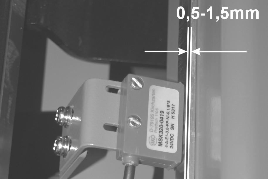 The sensor and tape should be mounted in such a way that throughout the entire operating motion of the MSK- 320 sensor head which stays within its reach within the range of the underlying magnetic