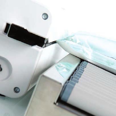 The positioning system keeps the paper locked in place and prevents rewinding of the roll after cutting and sealing, preventing any paper