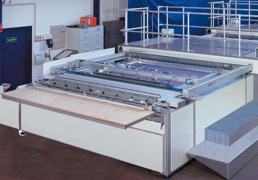The transport belt is directly integrated into the machine. Timed vacuum hold-down ensures the correct exit position of each sheet as it is released from the gripper.
