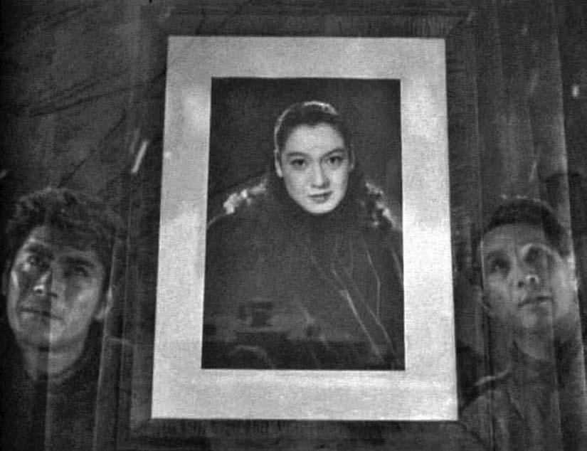Figure 4: Akama and Kameda reflected in the window of a photographer s studio with Nasu Taeko s portrait.