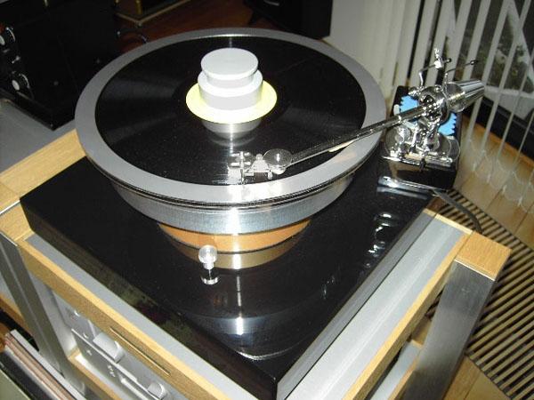 3 WHY A RECORD STABILIZING RING? In the beginning of the era of the Lp (Columbia s trademark had a capital L and an under case p) the equipment for playback was (in hindsight) rather simple.