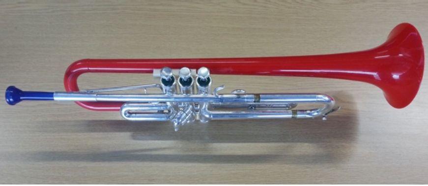 Three plastic trumpets subjected to testing have bell thicknesses of 1.5, 2. and 2.5 mm.