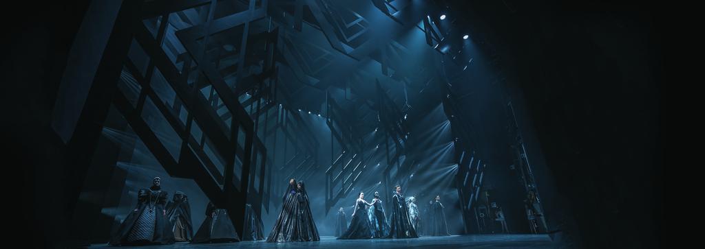 SWAN LAKE AT THE ROYAL DANISH OPERA VC-Strips and MAC Viper Profiles act as important set elements In the spring of 2015, the Royal Danish Opera staged Tchaikovsky s famous ballet, Swan Lake, in a