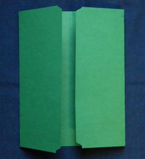Take the left side of the file folder, and fold to meet the right side. The sides should not overlap; they should just barely touch. The folder should be able to open freely.