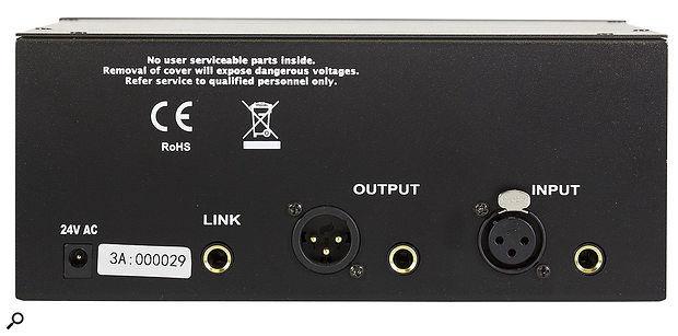 hybrid device which marries the LA-2A s optical compressor stage and user controls with balanced solid-state input, output and gain stages akin to those of the same manufacturer s 1176 FET compressor.