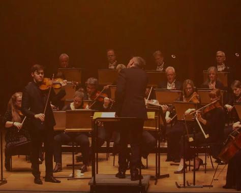 London Chamber Orchestra & jack Coulter Innovative multi-stream for on-site and online audiences The London Chamber Orchestra (LCO) joined forces with Jack Coulter, an artist that has synaesthesia, a