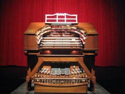 Volume 5, Number 11 November 2018 Official Newsletter of The Atlanta Chapter of the American Theatre Organ Society THE SWINGIN PAGE PLUS VOCAL VARIETY NOVEMBER rd at 7:0 Ken Double, Daniel Mata and