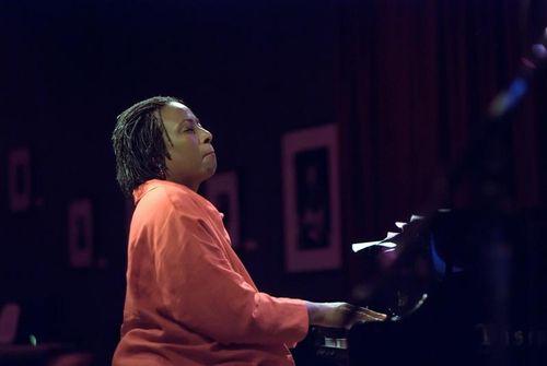 [Photo of Geri Allen by Dave Kaufman] JW: Do you feel you are trying to form a bridge between fans of traditional jazz and your lyrical, freer form? GA: That s interesting.