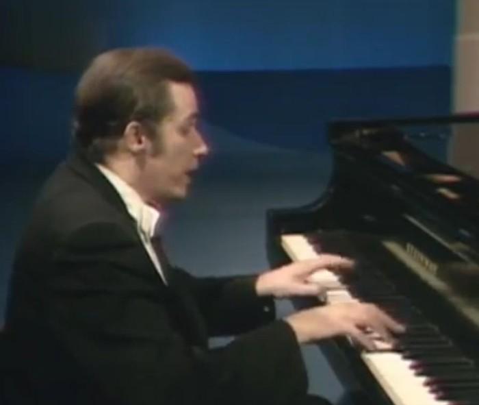 Glenn Gould BWV 1058 A CBC Colour Presentation
