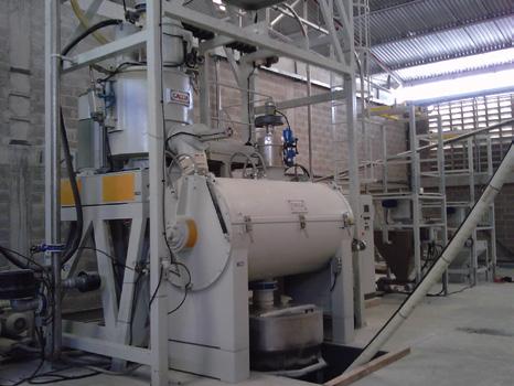 Right: A Promixon Problend-TC hot/cold mixing system for PVC dry-blend and WPC TC/2500/8600/VS hot/cold mixing combination to Shaw Industries Group for production of PVC flooring.