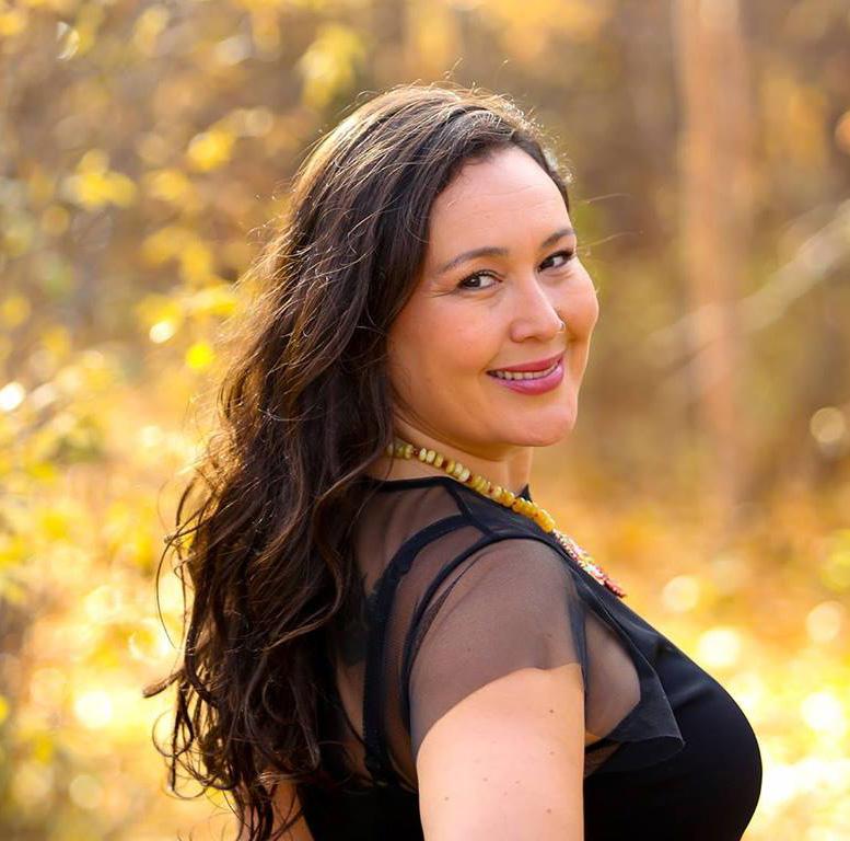 Leela ilday Indigenous Singers of Canada Leela ilday is a Dene-Canadian singer/songwriter born and raised in Yellowknife, Northwest Territories.