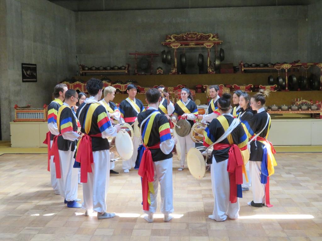 Syllabus Korean Drumming & Creative Music Music 413/CEAS 413 (1 Credit) Spring, 2019 Open to All Students Wednesday 1:20-3:20PM at World Music Hall Wednesday 3:30 4:30PM sectional rehearsal with TA