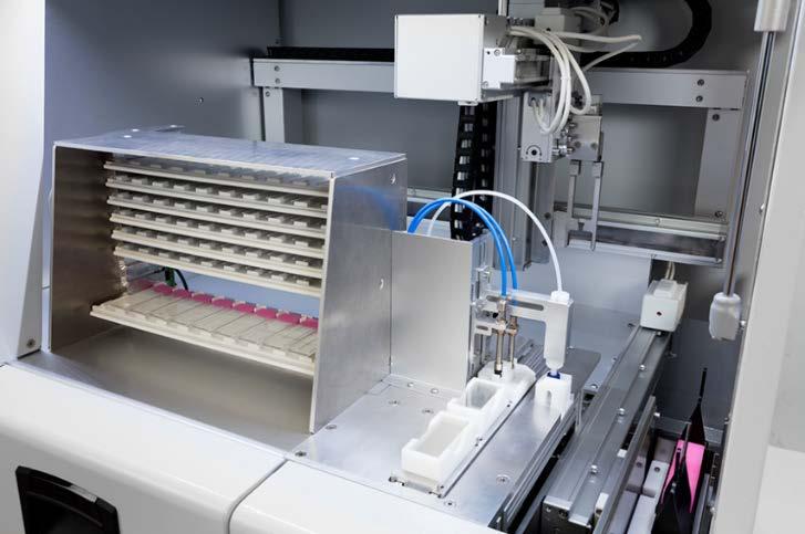 4 Unique and exclusive exit system of mounted glass slides: Bio-optica instrument ALLOWS TO OBTAIN THE MOUNTED GLASS SLIDES DIRECTLY ON TRAYS IN HORIZONTAL