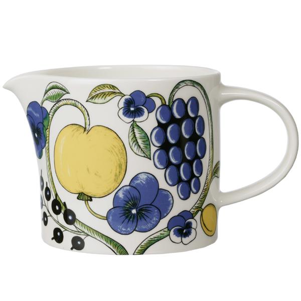 They are characterized by a coloured decoration of summer fruits and flowers, showing